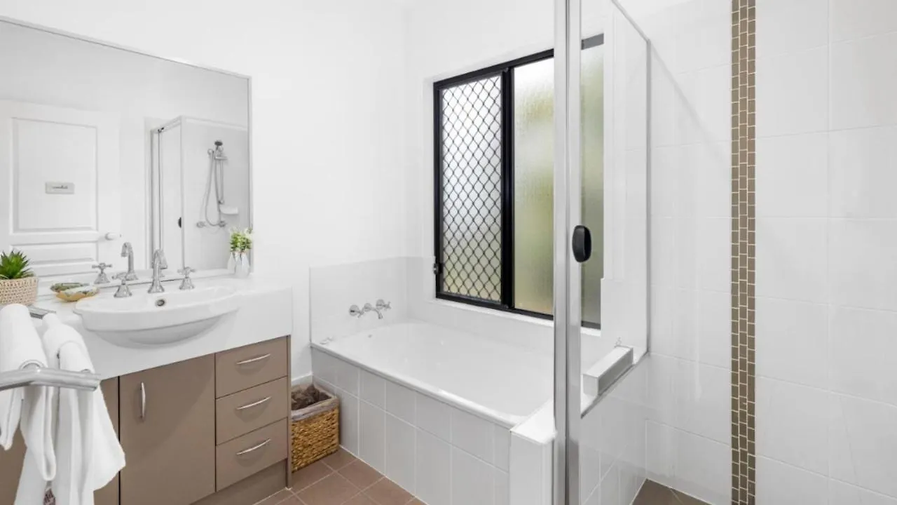Tranquil Canal Front Holiday House Banksia Beach