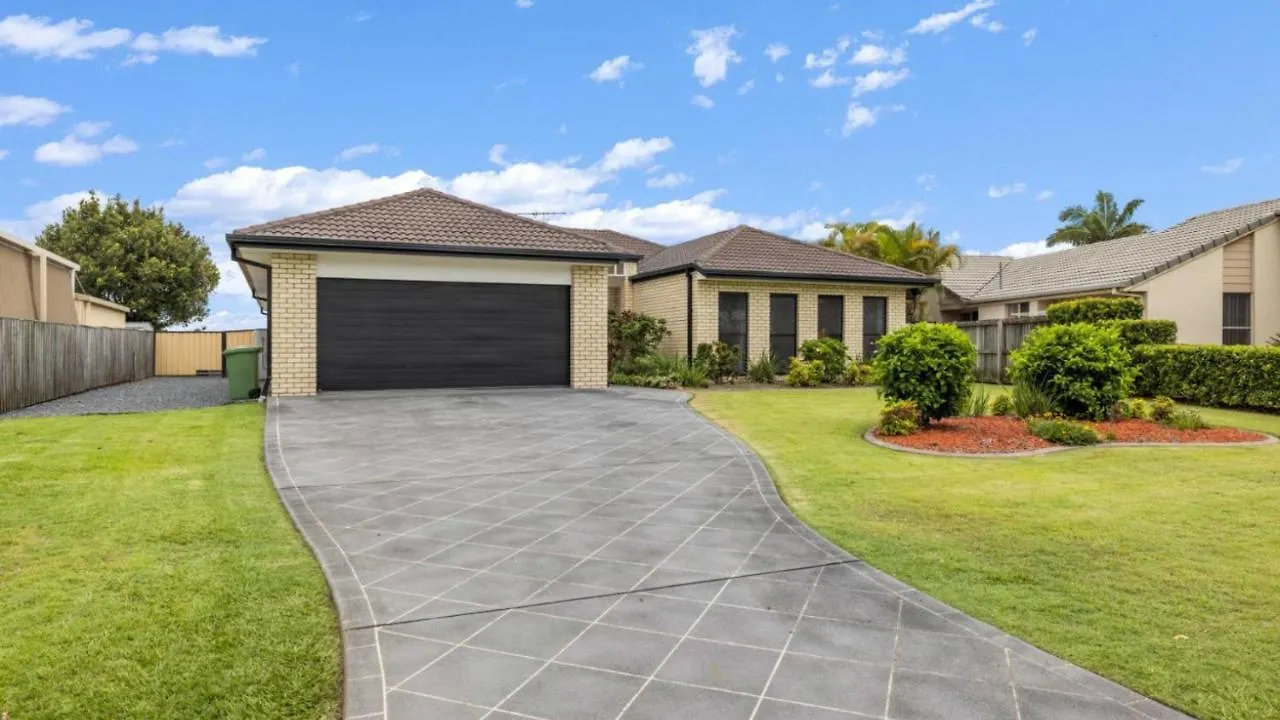 Tranquil Canal Front Holiday House Banksia Beach 0*,