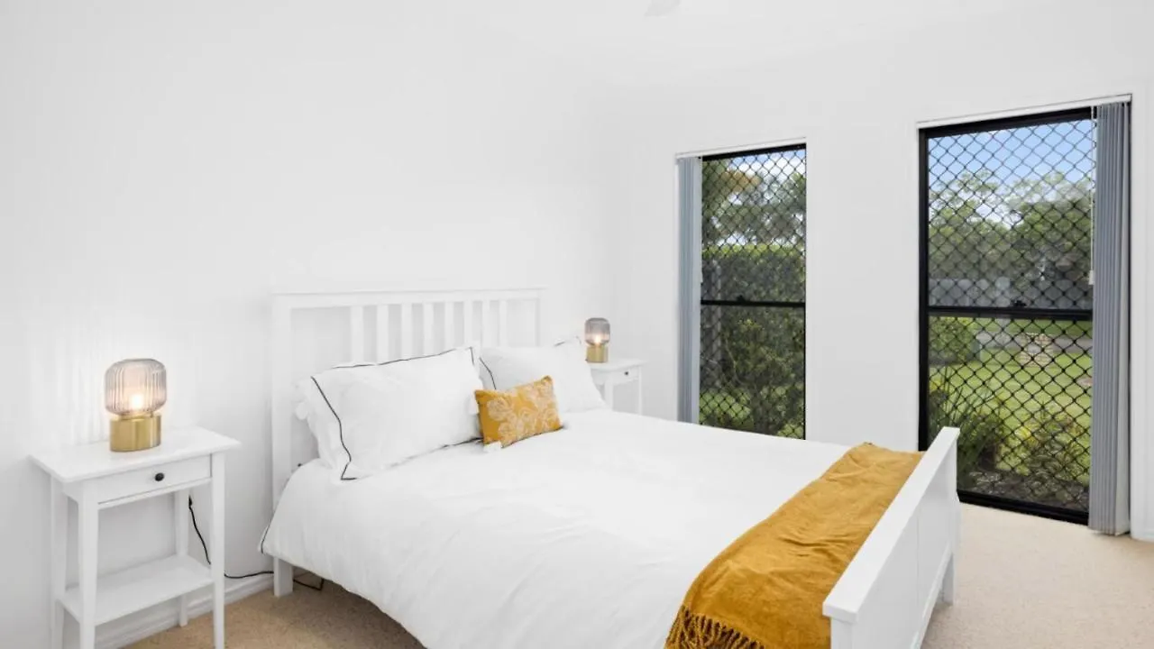 Σπίτι διακοπών Tranquil Canal Front Holiday House Banksia Beach
