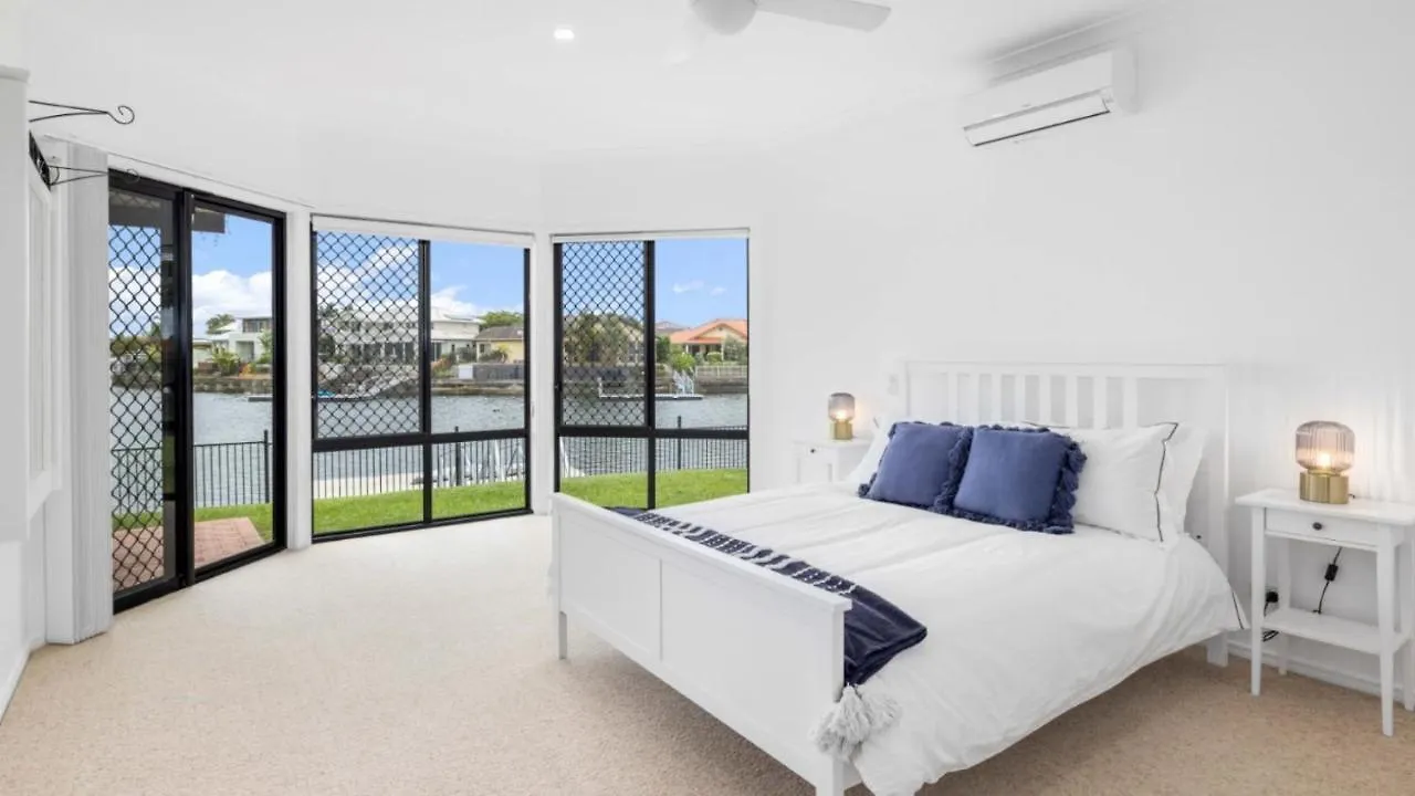 Ferienhaus Tranquil Canal Front Holiday House Banksia Beach