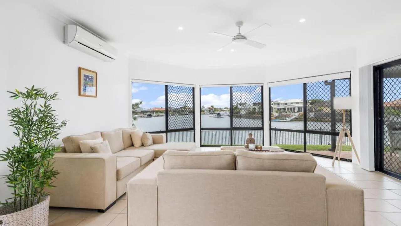 Tranquil Canal Front Holiday House Banksia Beach 0*,