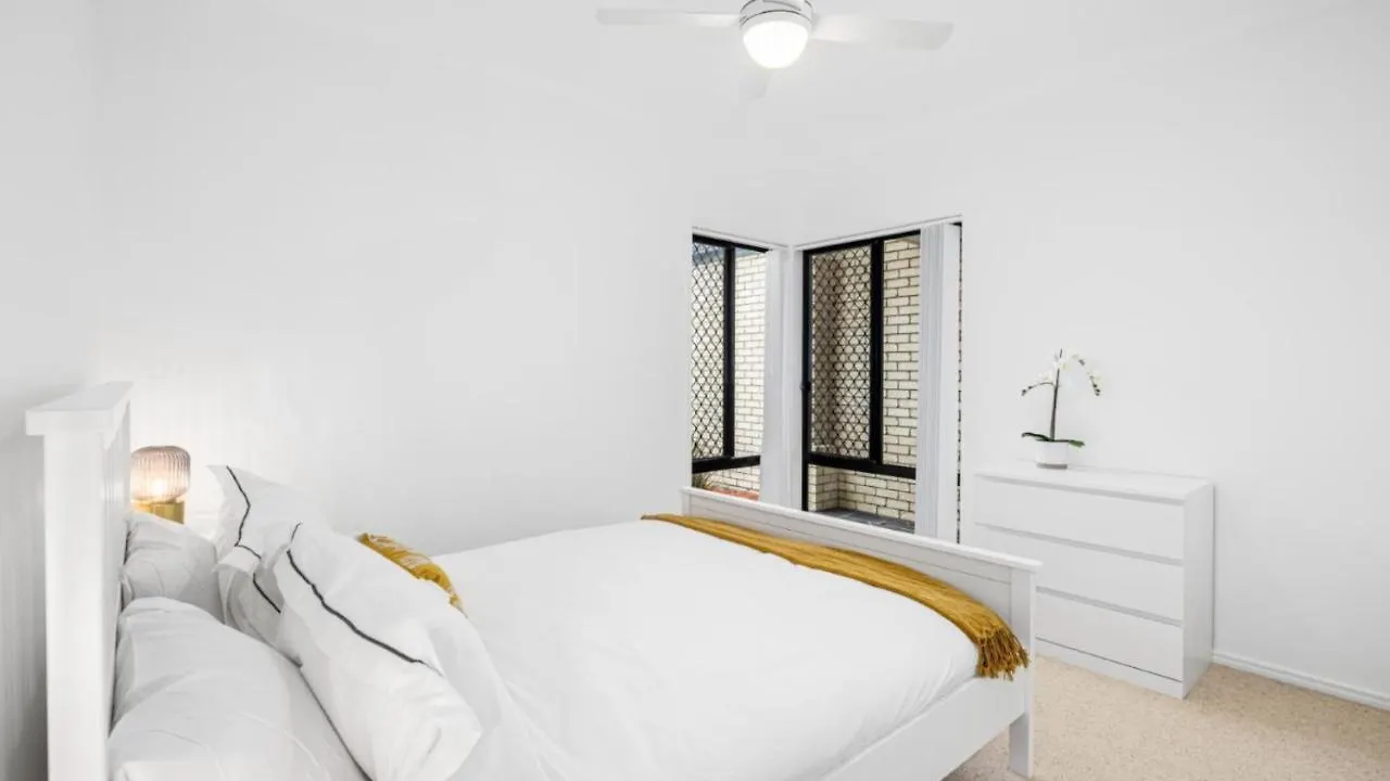 Tranquil Canal Front Holiday House Banksia Beach Ferienhaus